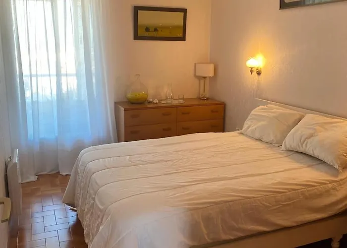 Elegant 120m With Balcony Near The